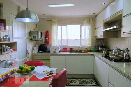 Casa à venda com 200m², 4 quartos e 3 vagasCozinha - Armários