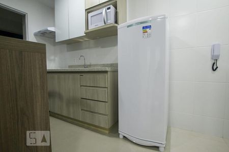 Cozinha - Geladeira de apartamento para alugar com 1 quarto, 46m² em Jardim Goiás, Goiânia