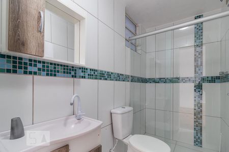 Banheiro de apartamento para alugar com 1 quarto, 37m² em Vila Ipiranga, Porto Alegre