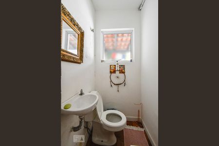 Casa à venda com 220m², 4 quartos e 3 vagas Casa à venda com 220m², 4 quartos e 3 vagasEdícula - Lavabo