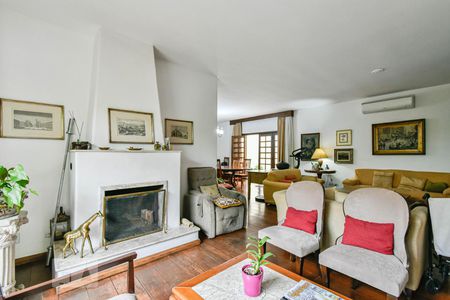 Casa à venda com 220m², 4 quartos e 3 vagas Casa à venda com 220m², 4 quartos e 3 vagasSala