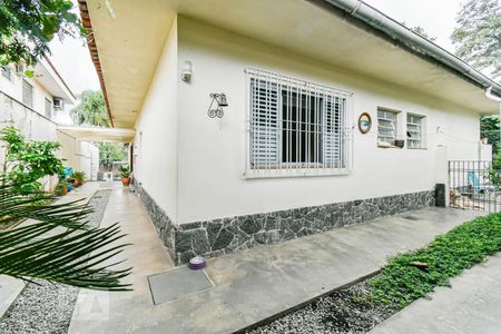 Casa à venda com 220m², 4 quartos e 3 vagas Casa à venda com 220m², 4 quartos e 3 vagasÁrea Externa