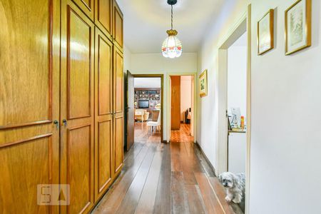 Casa à venda com 220m², 4 quartos e 3 vagas Casa à venda com 220m², 4 quartos e 3 vagasHall Dormitórios