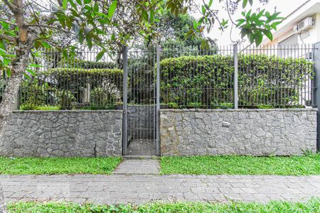 Casa à venda com 220m², 4 quartos e 3 vagas Casa à venda com 220m², 4 quartos e 3 vagasFachada