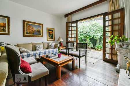 Casa à venda com 220m², 4 quartos e 3 vagas Casa à venda com 220m², 4 quartos e 3 vagasSala