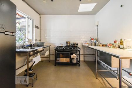 Casa à venda com 220m², 4 quartos e 3 vagas Casa à venda com 220m², 4 quartos e 3 vagasEdícula