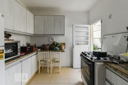 Casa à venda com 220m², 4 quartos e 3 vagas Casa à venda com 220m², 4 quartos e 3 vagasCozinha