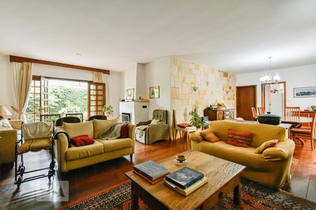 Casa à venda com 220m², 4 quartos e 3 vagas Casa à venda com 220m², 4 quartos e 3 vagasSala