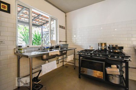 Casa à venda com 220m², 4 quartos e 3 vagas Casa à venda com 220m², 4 quartos e 3 vagasEdícula