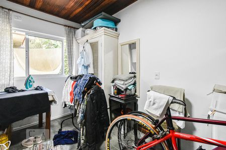 Casa à venda com 220m², 4 quartos e 3 vagas Casa à venda com 220m², 4 quartos e 3 vagasQuarto de Serviço