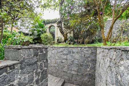 Casa à venda com 220m², 4 quartos e 3 vagas Casa à venda com 220m², 4 quartos e 3 vagasEntrada