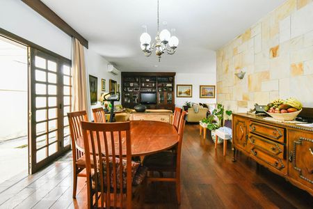 Sala de casa à venda com 4 quartos, 220m² em Alto de Pinheiros, São Paulo