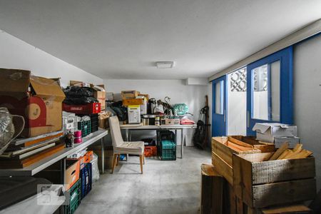 Casa à venda com 220m², 4 quartos e 3 vagas Casa à venda com 220m², 4 quartos e 3 vagasEdícula - Porão