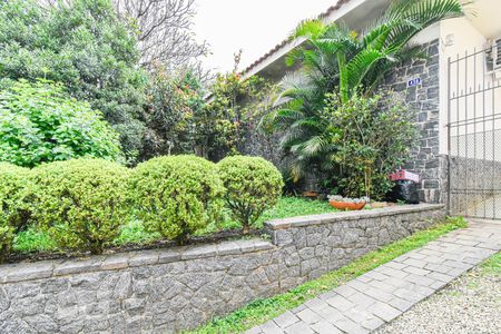 Casa à venda com 220m², 4 quartos e 3 vagas Casa à venda com 220m², 4 quartos e 3 vagasEntrada