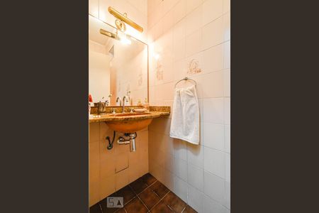 Casa à venda com 220m², 4 quartos e 3 vagas Casa à venda com 220m², 4 quartos e 3 vagasLavabo