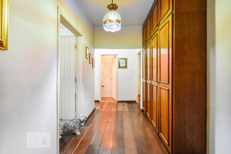 Casa à venda com 220m², 4 quartos e 3 vagas Casa à venda com 220m², 4 quartos e 3 vagasHall Dormitórios