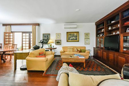 Casa à venda com 220m², 4 quartos e 3 vagas Casa à venda com 220m², 4 quartos e 3 vagasSala