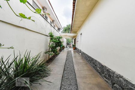 Casa à venda com 220m², 4 quartos e 3 vagas Casa à venda com 220m², 4 quartos e 3 vagasÁrea Externa