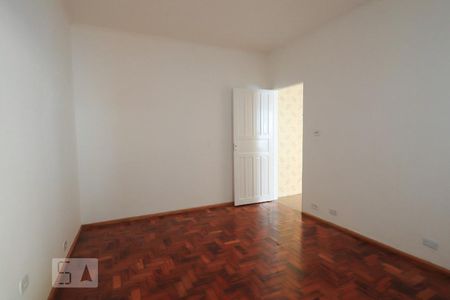 Casa para alugar com 161m², 3 quartos e 1 vagaQuarto Casa fundos