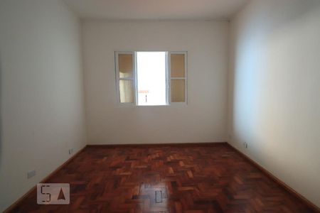 Casa para alugar com 161m², 3 quartos e 1 vagaQuarto Casa fundos