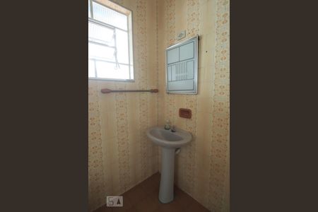 Casa para alugar com 161m², 3 quartos e 1 vagaBanheiro Casa fundos