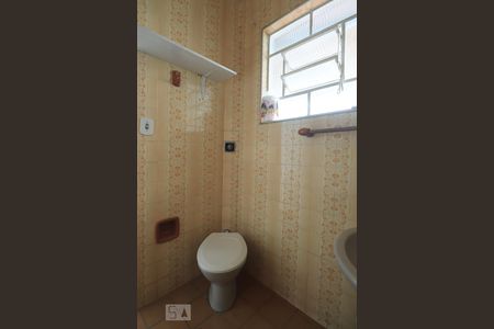 Casa para alugar com 161m², 3 quartos e 1 vagaBanheiro Casa fundos