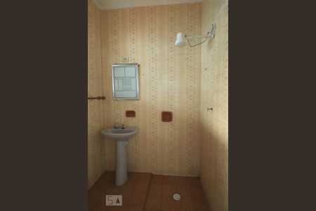 Casa para alugar com 161m², 3 quartos e 1 vagaBanheiro Casa fundos