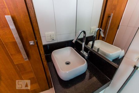 Banheiro 1 de apartamento para alugar com 2 quartos, 70m² em Jardim Guanabara, Rio de Janeiro