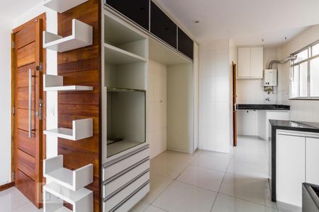 Cozinha de apartamento para alugar com 2 quartos, 70m² em Jardim Guanabara, Rio de Janeiro