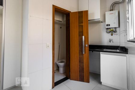 Banheiro de Serviço de apartamento para alugar com 2 quartos, 70m² em Jardim Guanabara, Rio de Janeiro