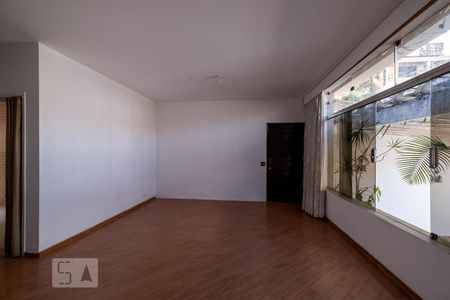 Sala de casa para alugar com 4 quartos, 180m² em Jardim das Bandeiras, São Paulo