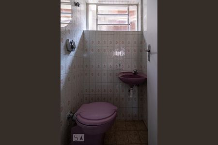 Lavabo de casa para alugar com 4 quartos, 180m² em Jardim das Bandeiras, São Paulo