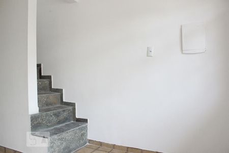 Apartamento para alugar com 198m², 4 quartos e 2 vagasEscada terceiro Piso