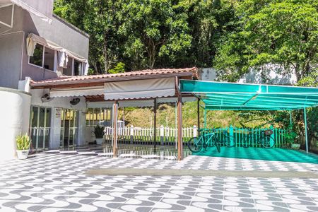 Apartamento à venda com 70m², 2 quartos e 1 vaga Apartamento à venda com 70m², 2 quartos e 1 vagaÁrea comum - Salão de festas