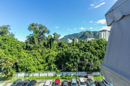 Apartamento à venda com 70m², 2 quartos e 1 vaga Apartamento à venda com 70m², 2 quartos e 1 vagaCozinha e Área de Serviço Vista