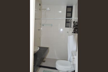 Banheiro de kitnet/studio para alugar com 1 quarto, 35m² em Centro, Niterói