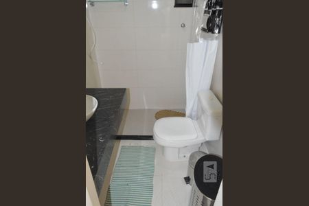 Banheiro de kitnet/studio para alugar com 1 quarto, 35m² em Centro, Niterói
