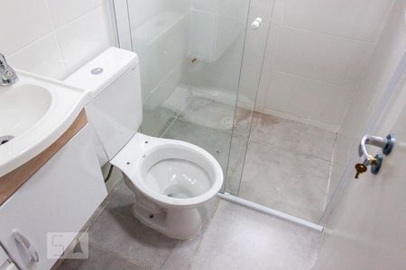 Banheiro de casa de condomínio para alugar com 1 quarto, 35m² em Vila Mazzei, São Paulo