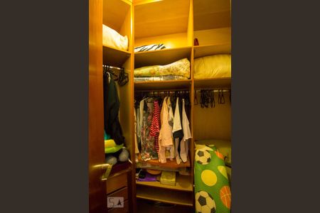 Apartamento à venda com 156m², 4 quartos e 3 vagas Apartamento à venda com 156m², 4 quartos e 3 vagasCloset Quarto 4 - Suíte