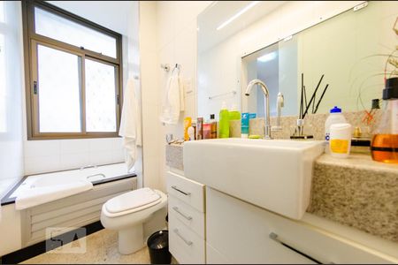 Apartamento para alugar com 136m², 4 quartos e 1 vagaBanheiro da Semi=Suíte