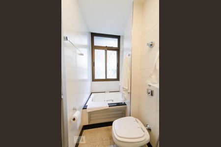 Apartamento para alugar com 136m², 4 quartos e 1 vagaBanheiro da Semi=Suíte