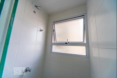 Banheiro  de apartamento à venda com 2 quartos, 42m² em Vila Valparaíso, Santo André