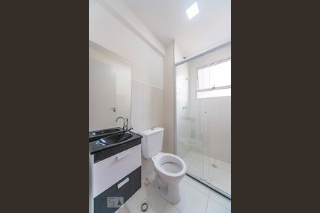 Banheiro  de apartamento à venda com 2 quartos, 42m² em Vila Valparaíso, Santo André