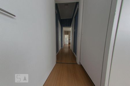Corredor de apartamento para alugar com 1 quarto, 34m² em Centro, Curitiba