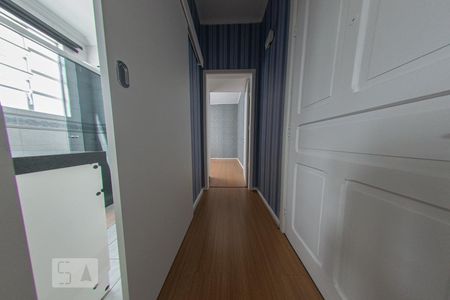 Corredor de apartamento para alugar com 1 quarto, 34m² em Centro, Curitiba