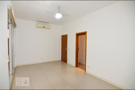 Sala de Apartamento com 2 quartos, 70m² Laranjeiras