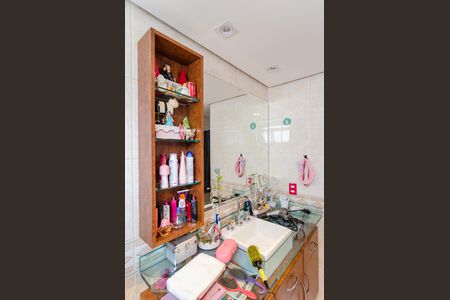 Apartamento à venda com 220m², 4 quartos e 3 vagasBanheiro da Suíte 2