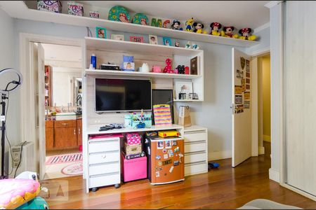 Apartamento à venda com 220m², 4 quartos e 3 vagasSuíte 2