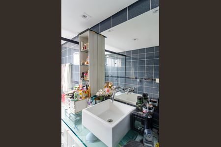 Apartamento à venda com 220m², 4 quartos e 3 vagasBanheiro da Suíte 1