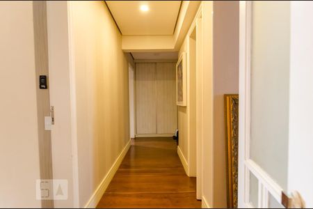 Apartamento à venda com 220m², 4 quartos e 3 vagasCorredor